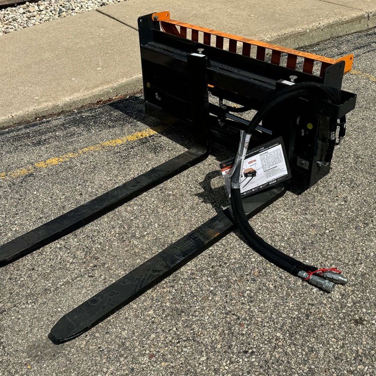 Wolverine PFA-11-3300G Hydraulic Adjustable Skid Steer Pallet Fork Attachment