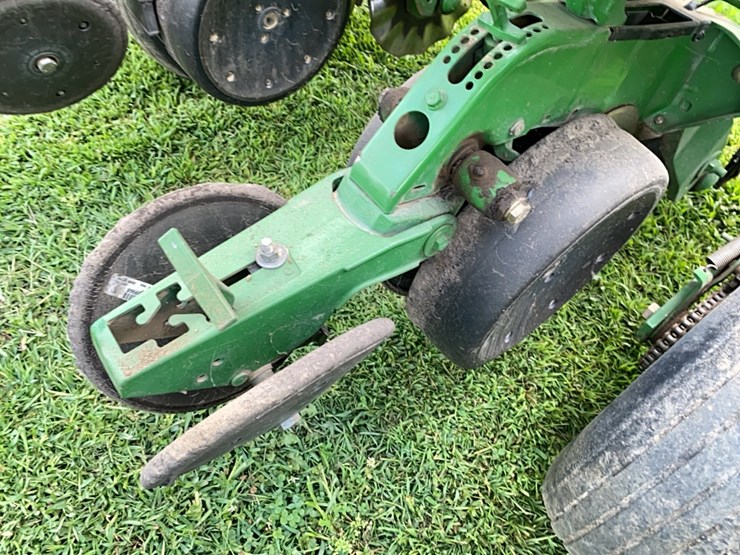 john-deere-1750-image-24