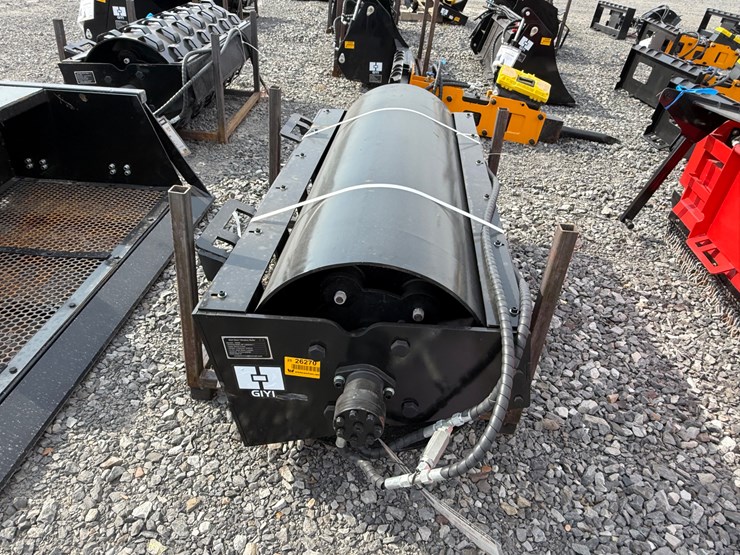 #2000-•-#26270-•-unused-giyi-69"-skid-steer-vibratory-roller-dyluj250788-image-5