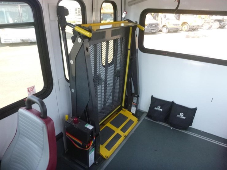 2018-ford-e350-image-8