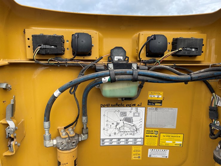 2012-caterpillar-279c2-image-17