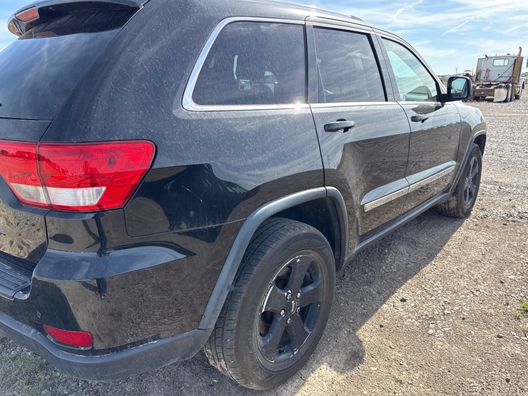 2013-jeep-grand-cherokee-image-16