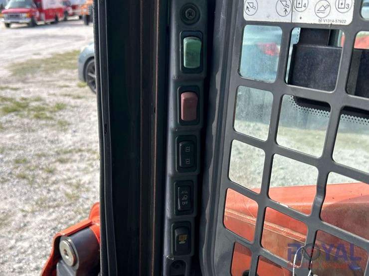 kubota-ssv75-image-15