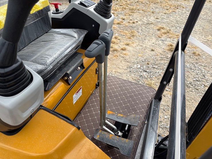 #220-•-#26493-•-unused-cfg-qk18r-mini-excavator-image-34