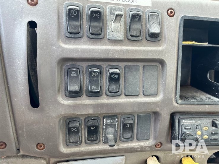 2002-mack-ch613-image-46