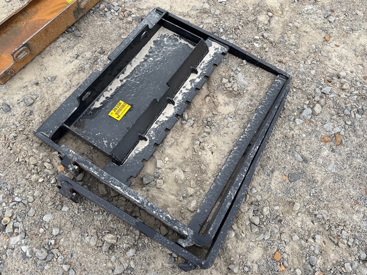 #230-•-#26356-•-unused-giyi-mini-skid-steer-forks-image-1