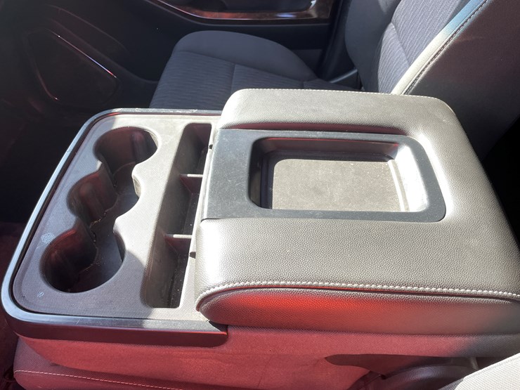 2019-chevrolet-tahoe-image-21