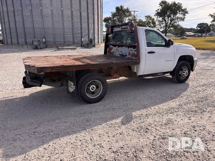 2012-chevrolet-3500-image-8