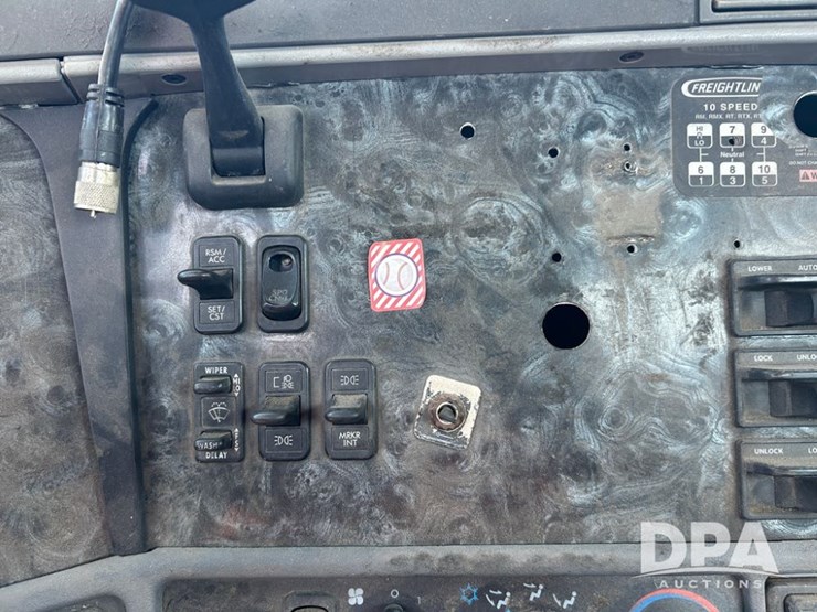 2002-freightliner-columiba-day-cab-truck-(cp0659,-unit-28071)-image-35