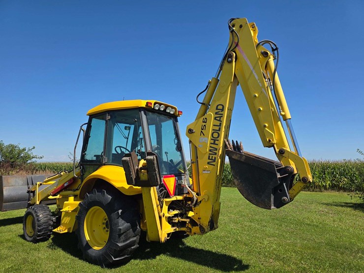new-holland-lb75-image-9