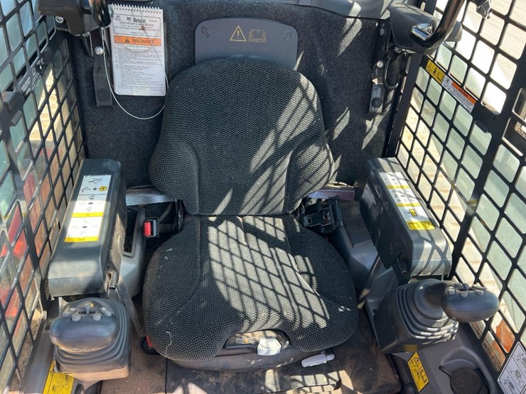 2024-bobcat-t770-image-27