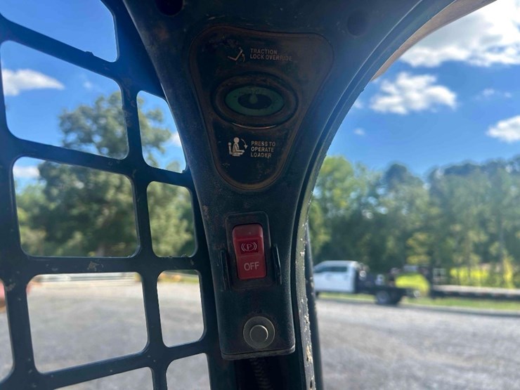 2012-bobcat-t650-image-26