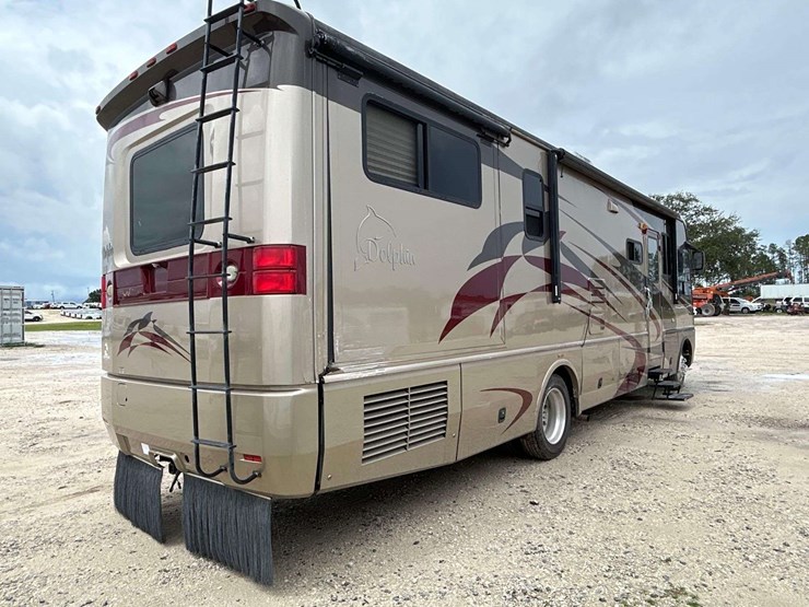 2007-national-rv-dolphin-35ft-class-a-motorhome-image-3