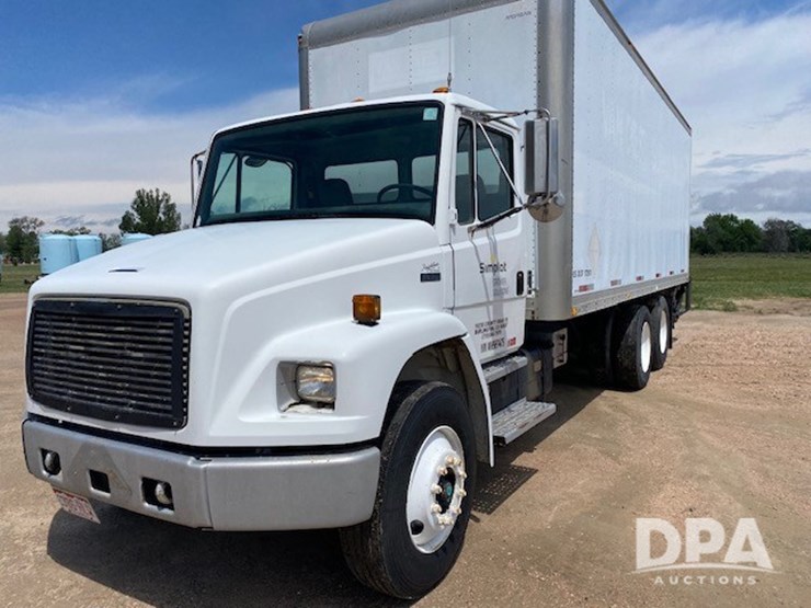 1998-freightliner-fl70-image-1