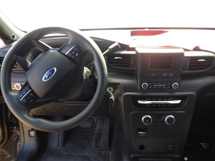 2022-ford-explorer-image-10