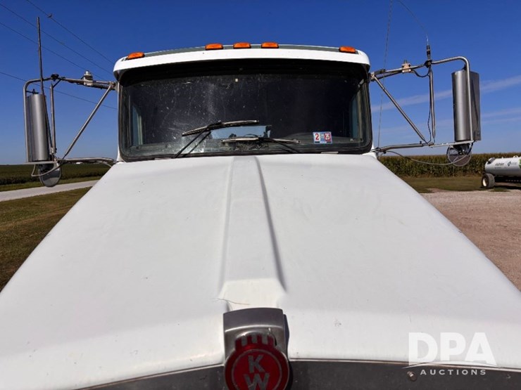2005-kenworth-t800-image-18