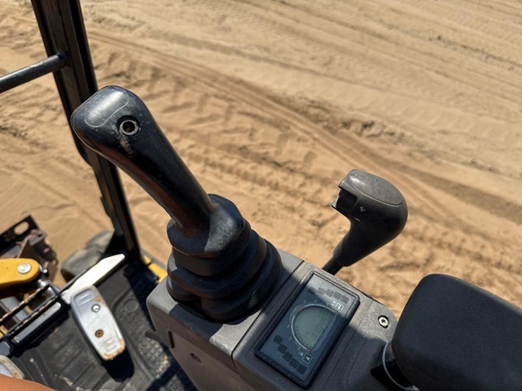 2018-caterpillar-301.7d-image-27