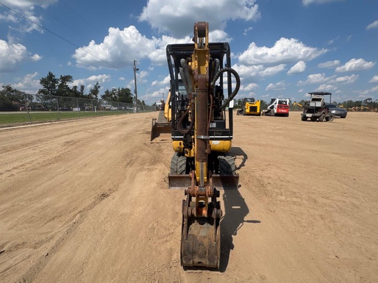 caterpillar-301.5-image-3