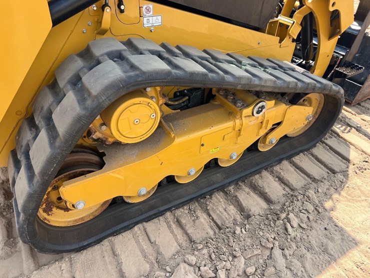 2023-caterpillar-259d3-image-18