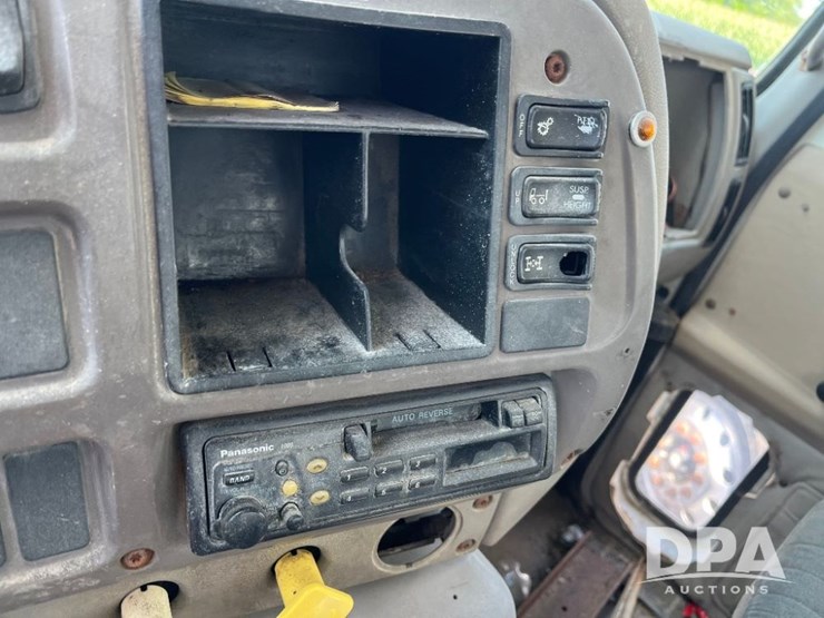 2002-mack-ch613-image-48