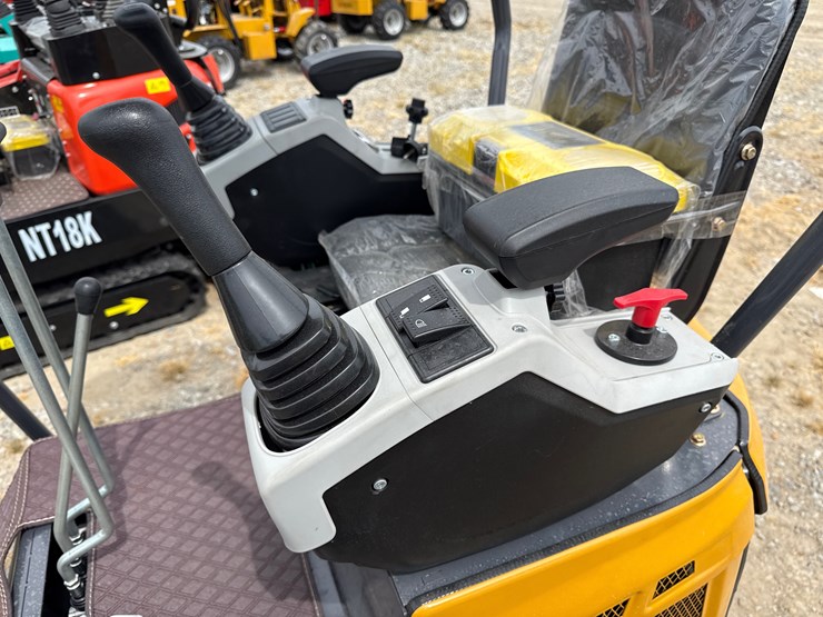 #220-•-#26490-•-unused-cfg-xz20r-mini-excavator-image-15