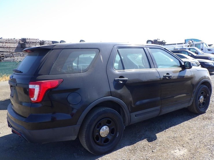 2017-ford-explorer-image-3