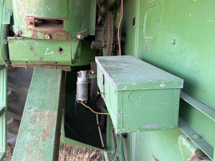 1983-john-deere-8820-image-15
