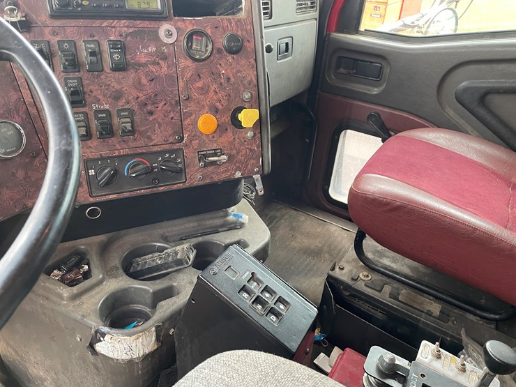 #2149-•-2002-international-5500i-dump-truck-(has-mn-title)-image-33