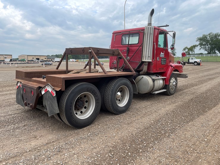 #2107-•-1997-volvo-truck-tractor-(has-mn-title-in-delay)-image-6