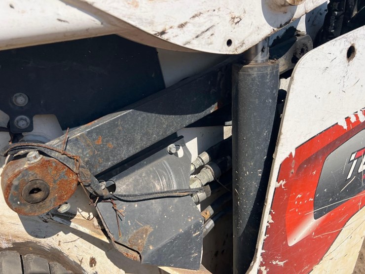 2021-bobcat-t64-image-12