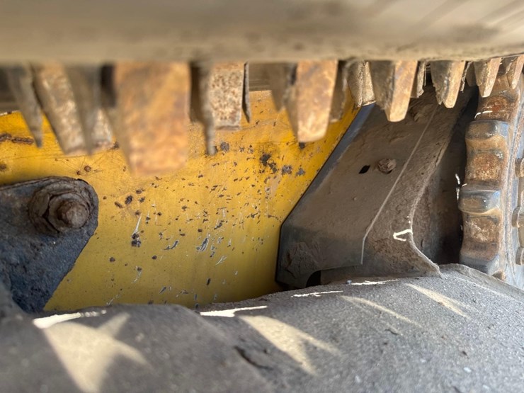 2018-deere-317g-image-11