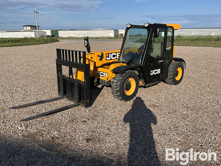 2017-jcb-525-60-image-1