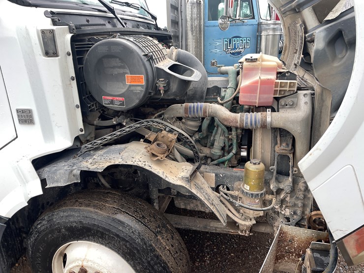 #2146-•-2012-volvo-d13-truck-tractor-(has-mn-title)-image-32