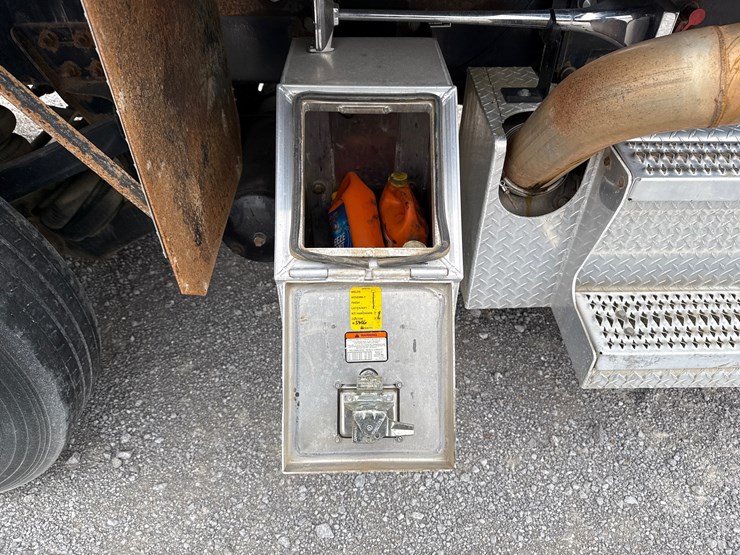 peterbilt-340-image-14