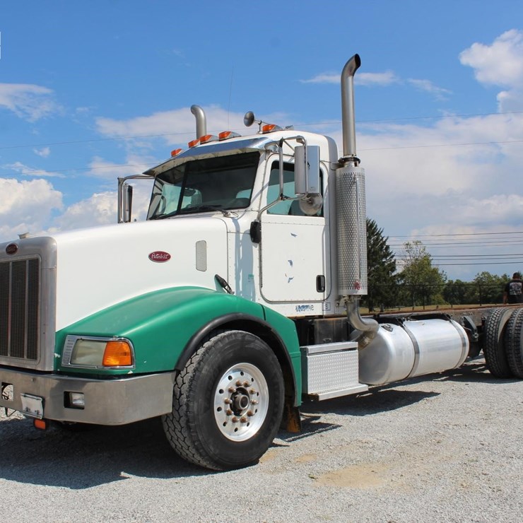 2005 PETERBILT 385
