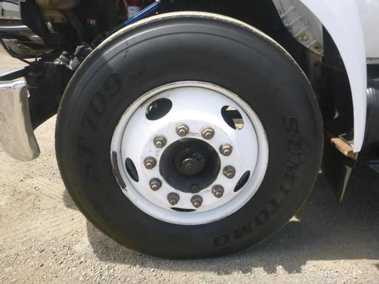 2013-ford-f650-image-22