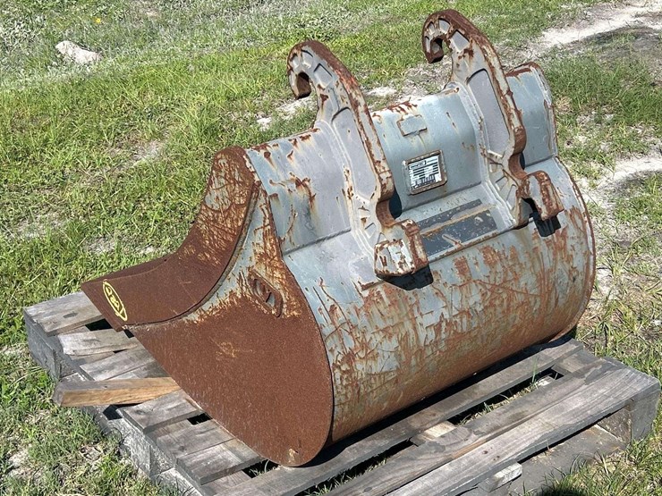 2021-vematec-30in-excavator-bucket-image-4