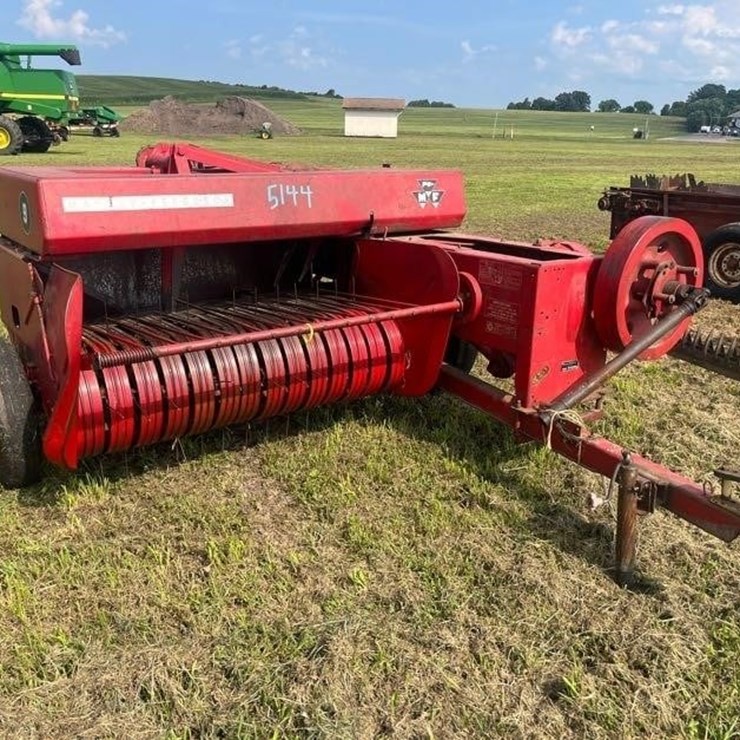 MASSEY-FERGUSON 9