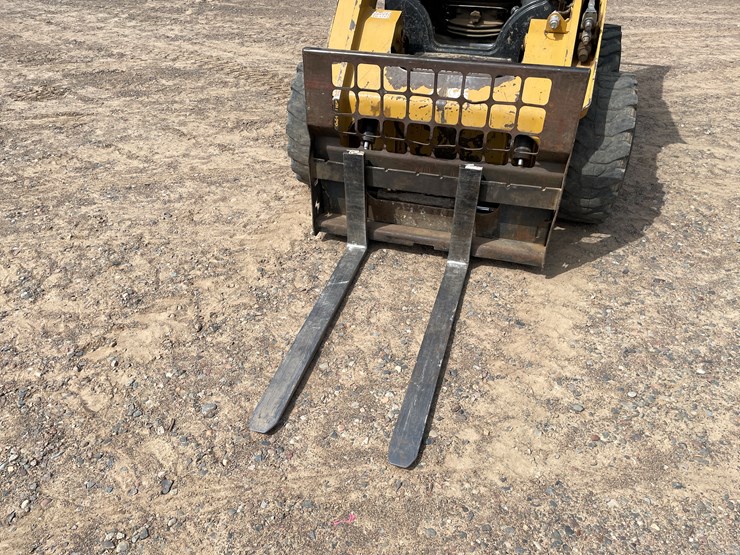 2014-caterpillar-262d-image-5