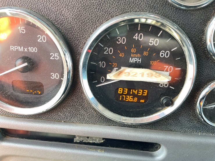 #2108-•-2012-peterbilt-truck-tractor-(has-mn-title-in-delay)-image-45