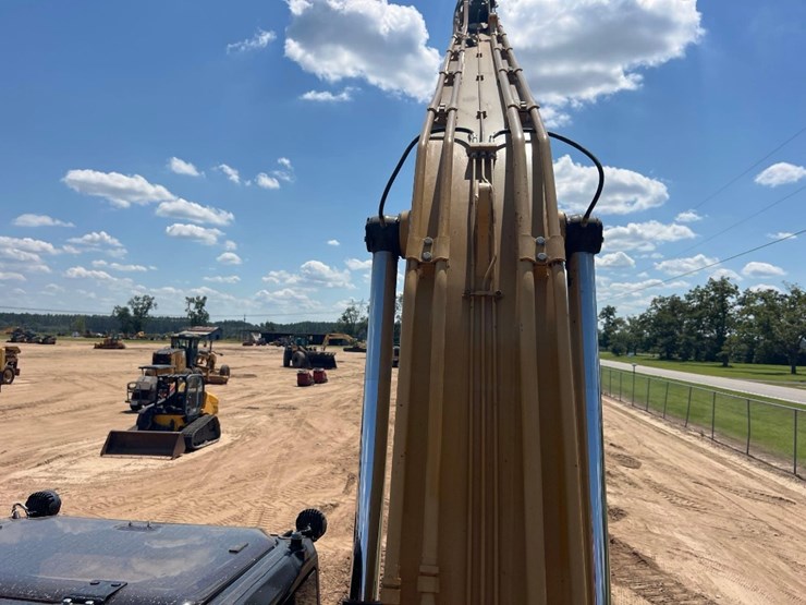 2018-caterpillar-320-image-19