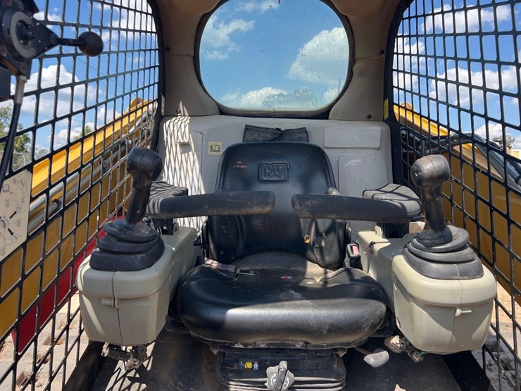 2012-caterpillar-279c2-image-24