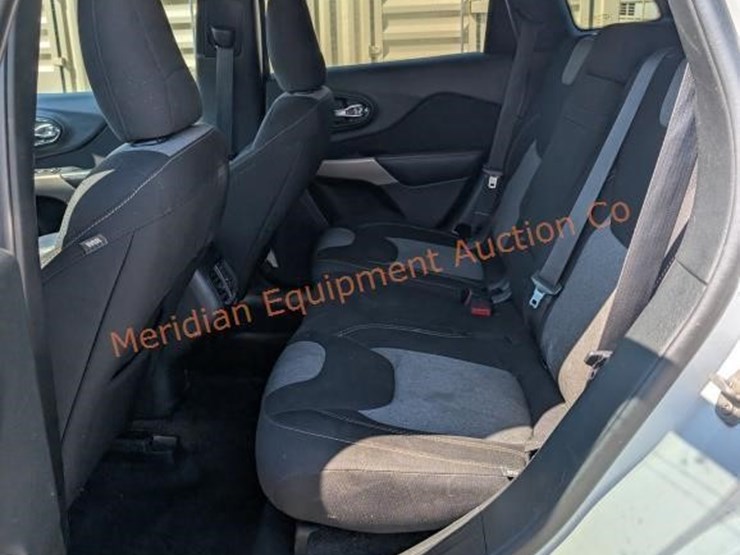 2017-jeep-cherokee-image-29