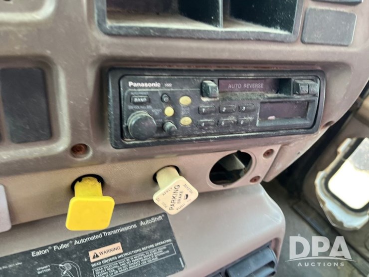 2002-mack-ch613-image-57