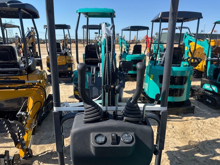 unused-cfg-qk16r-excavator-image-12