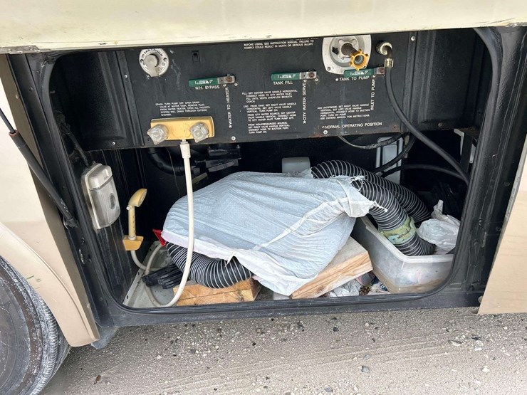 2007-national-rv-dolphin-35ft-class-a-motorhome-image-34