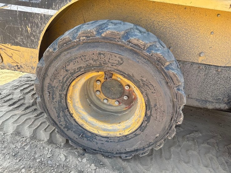 2004-caterpillar-262b-image-12