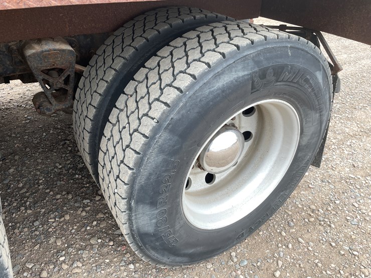 #2107-•-1997-volvo-truck-tractor-(has-mn-title-in-delay)-image-12