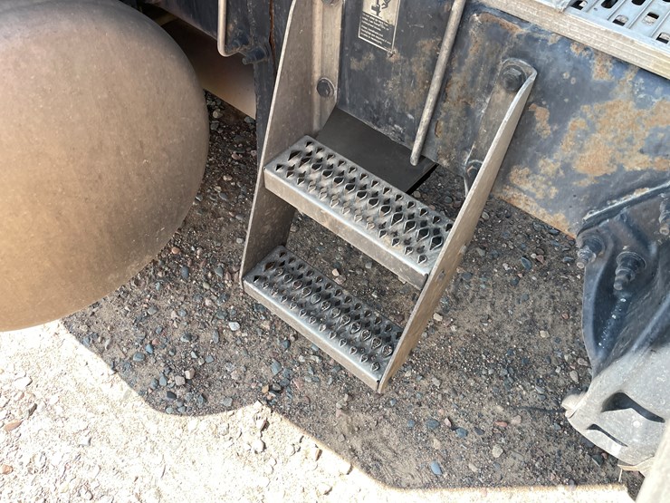 #2108-•-2012-peterbilt-truck-tractor-(has-mn-title-in-delay)-image-14
