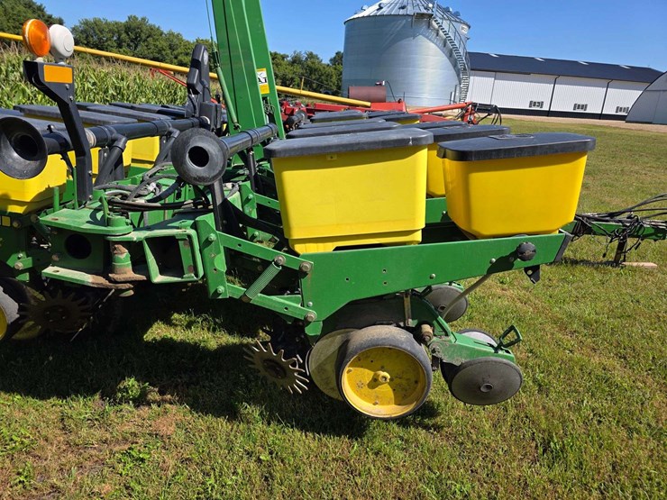 john-deere-7200-image-24